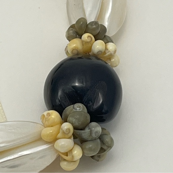VTG Mini Shell & Lucite Chunky Ribbon Tie Necklace - Picture 4 of 13